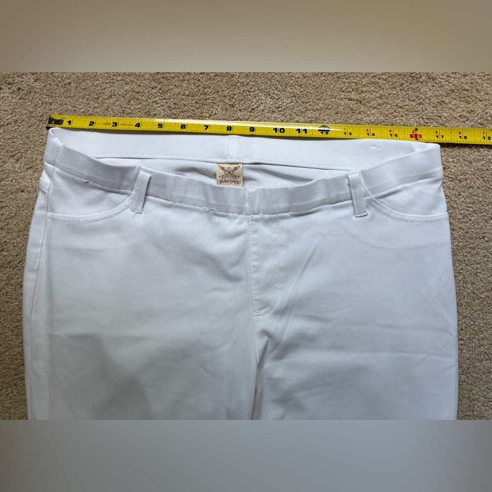Pair of Women’s Faded Glory White Pull-on Straight Leg Soft Jeans Sz XL (16-18) - Picture 7 of 10